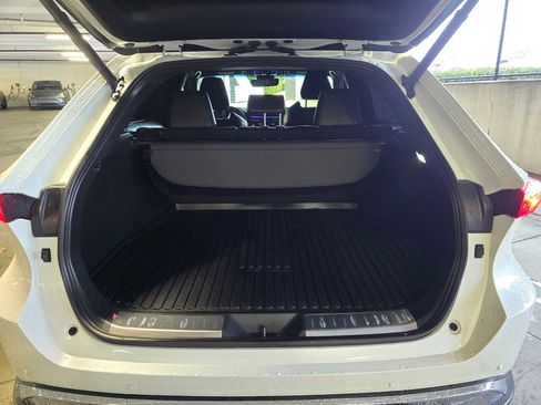 Used 2023 Toyota Venza XLE image 18