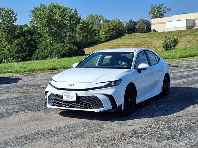 Used 2025 Toyota Camry SE FWD image 14