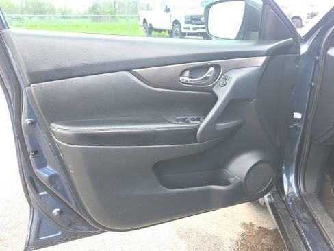 Used 2014 Nissan Rogue S image 25