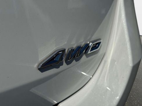 Used 2022 Ford Explorer XLT AWD/4WD image 9