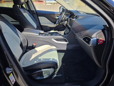 Used 2017 Jaguar F-PACE R-Sport image 11