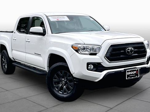 Certified 2023 Toyota Tacoma SR5 AWD/4WD image 3