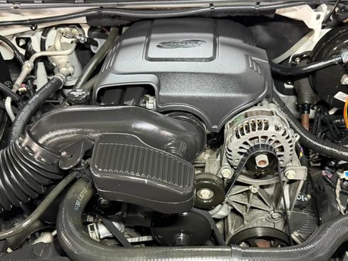 Used 2012 Chevrolet Avalanche LTZ RWD image 8