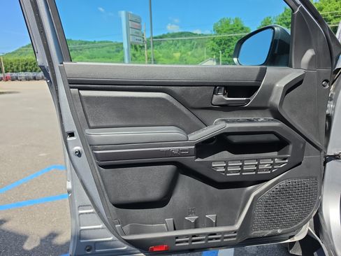 Used 2025 Toyota Tacoma TRD Sport AWD/4WD image 15