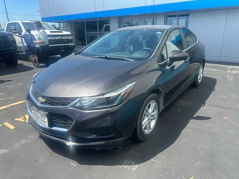 Used 2017 Chevrolet Cruze LT FWD image 7
