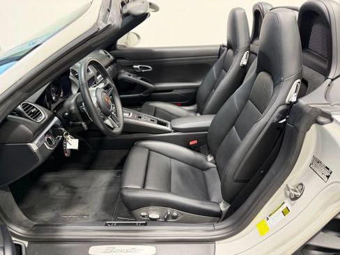 Used 2019 Porsche 718 Boxster RWD image 23