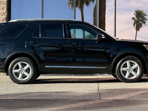 Used 2018 Ford Explorer XLT image 15