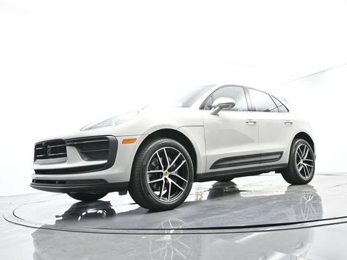 Certified 2025 Porsche Macan image 43