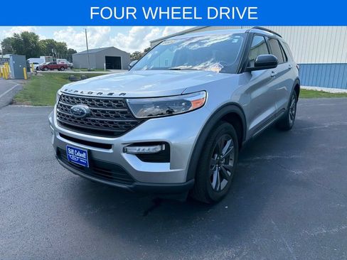 Certified 2022 Ford Explorer XLT w/ Equipment Group 202A AWD/4WD image 8