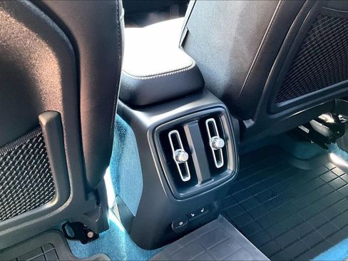 Certified 2023 Volvo C40 P8 Recharge Ultimate w/ Protection Package Premier AWD/4WD image 30