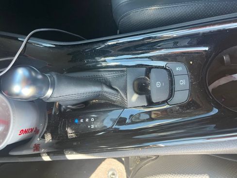 Used 2021 Toyota C-HR Limited FWD image 17