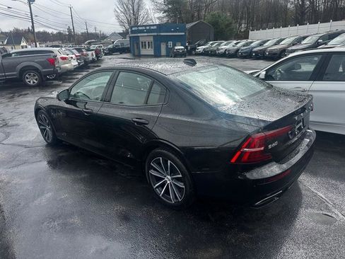 Used 2021 Volvo S60 T5 Momentum image 3