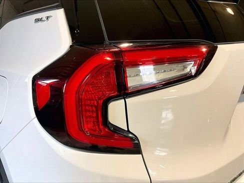 Used 2022 GMC Terrain SLT w/ Infotainment Package II AWD/4WD image 32