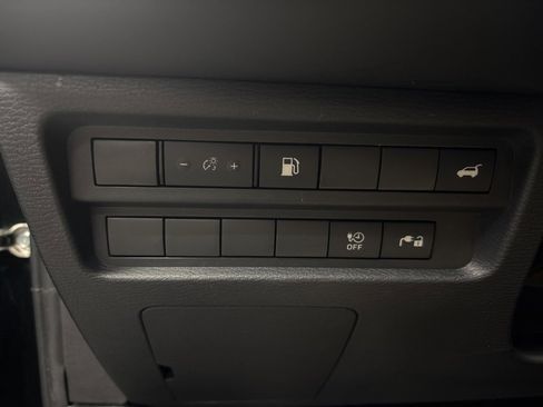 Used 2023 Mitsubishi Outlander SE image 16