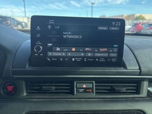 Used 2025 Honda Pilot EX-L image 12