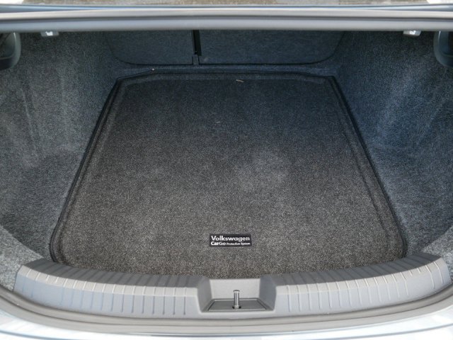 Certified 2023 Volkswagen Jetta SE FWD image 18