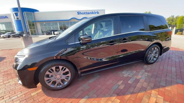 Certified 2025 Honda Odyssey Touring image 6
