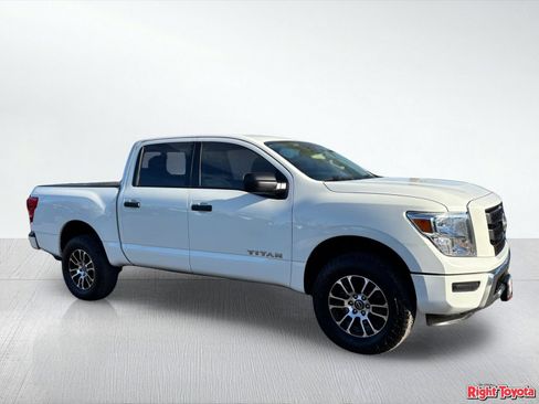 Used 2023 Nissan Titan SV AWD/4WD image 8
