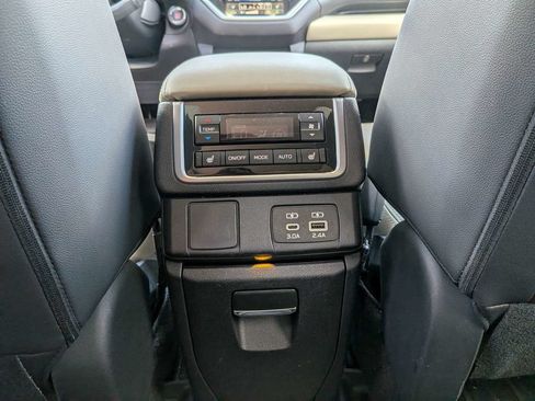 Used 2023 Subaru Ascent Limited w/ Technology Package AWD/4WD image 17