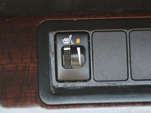 Used 2012 Toyota Camry XLE w/ Leather Pkg image 8