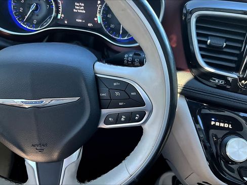 Used 2020 Chrysler Pacifica Limited FWD image 26