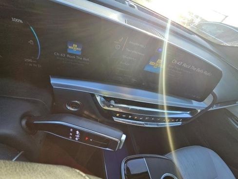 Used 2024 Cadillac Lyriq Luxury image 3