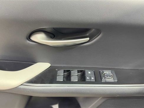 Used 2022 Lexus UX 200 w/ Premium Package image 22