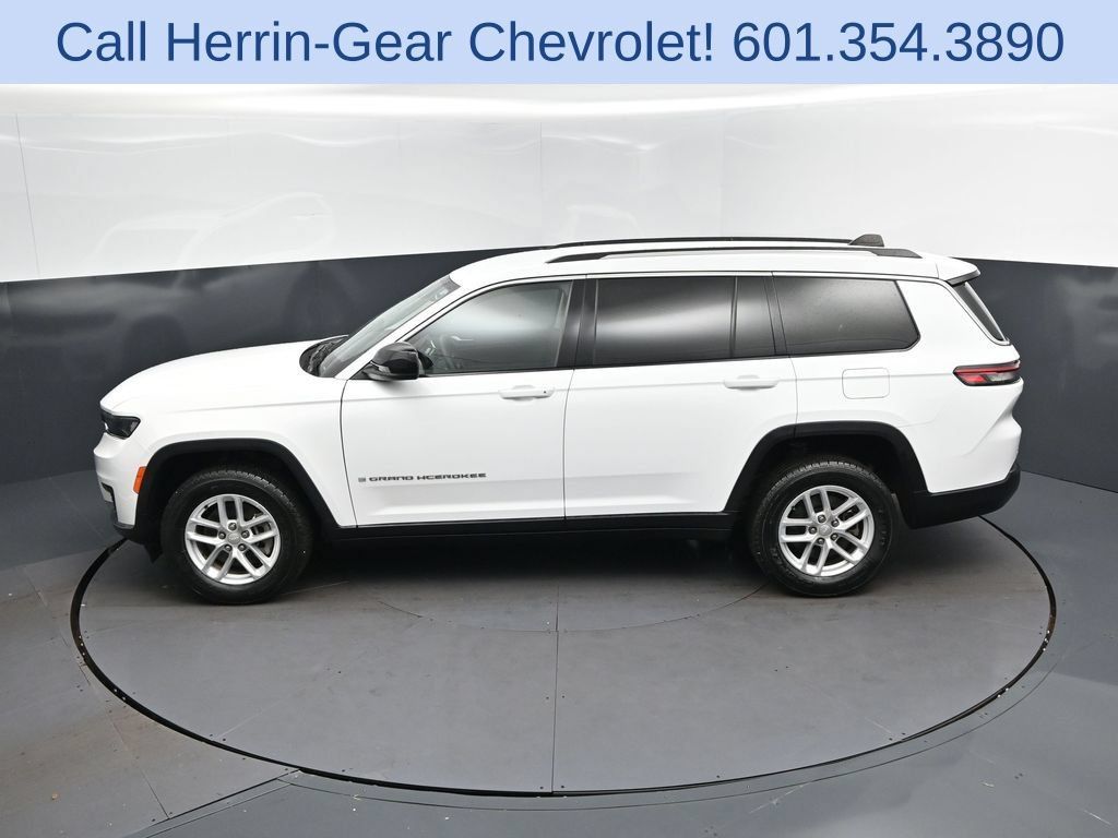 Used 2023 Jeep Grand Cherokee L Laredo RWD image 32
