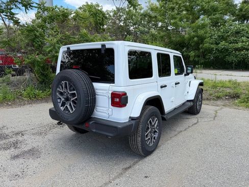 New 2026 Jeep Wrangler Unlimited Sahara AWD/4WD image 5
