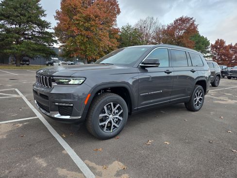 New 2025 Jeep Grand Cherokee L Limited AWD/4WD image 1