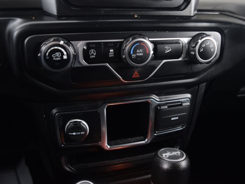 Used 2019 Jeep Wrangler Unlimited Sport image 11