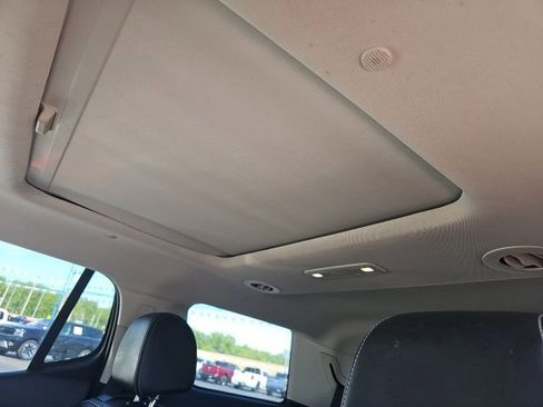 Used 2022 GMC Acadia Denali w/ Denali Technology Package FWD image 5