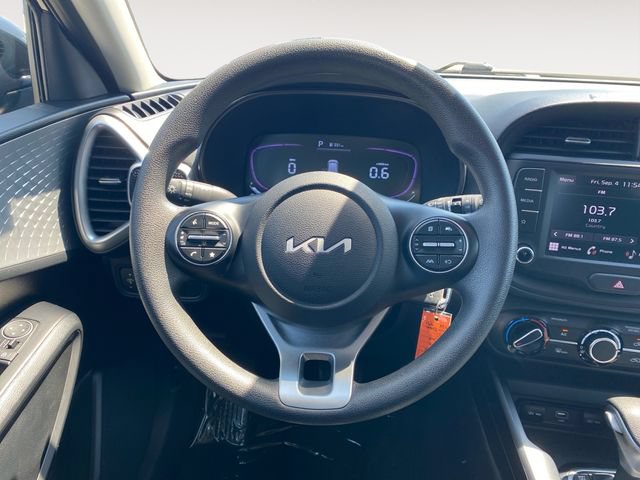Used 2025 Kia Soul LX w/ LX Technology Package FWD image 12