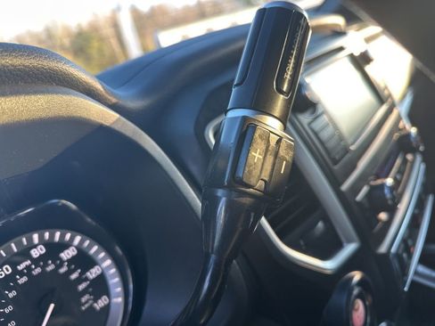 Used 2019 Nissan Titan SV w/ SV Convenience Package image 28