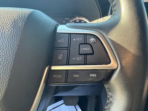 Used 2023 Toyota Highlander LE AWD/4WD image 26