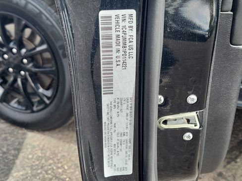 Used 2023 Jeep Cherokee Altitude Lux image 32