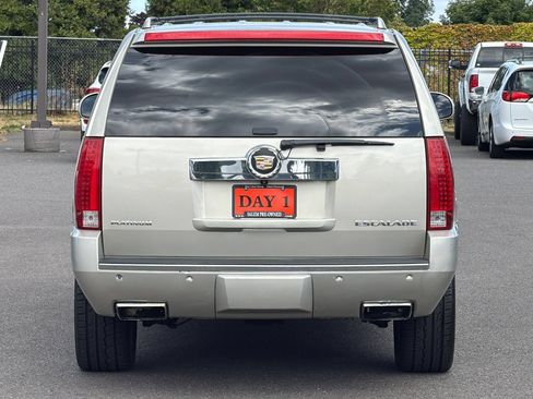 Used 2013 Cadillac Escalade ESV Platinum AWD/4WD image 6