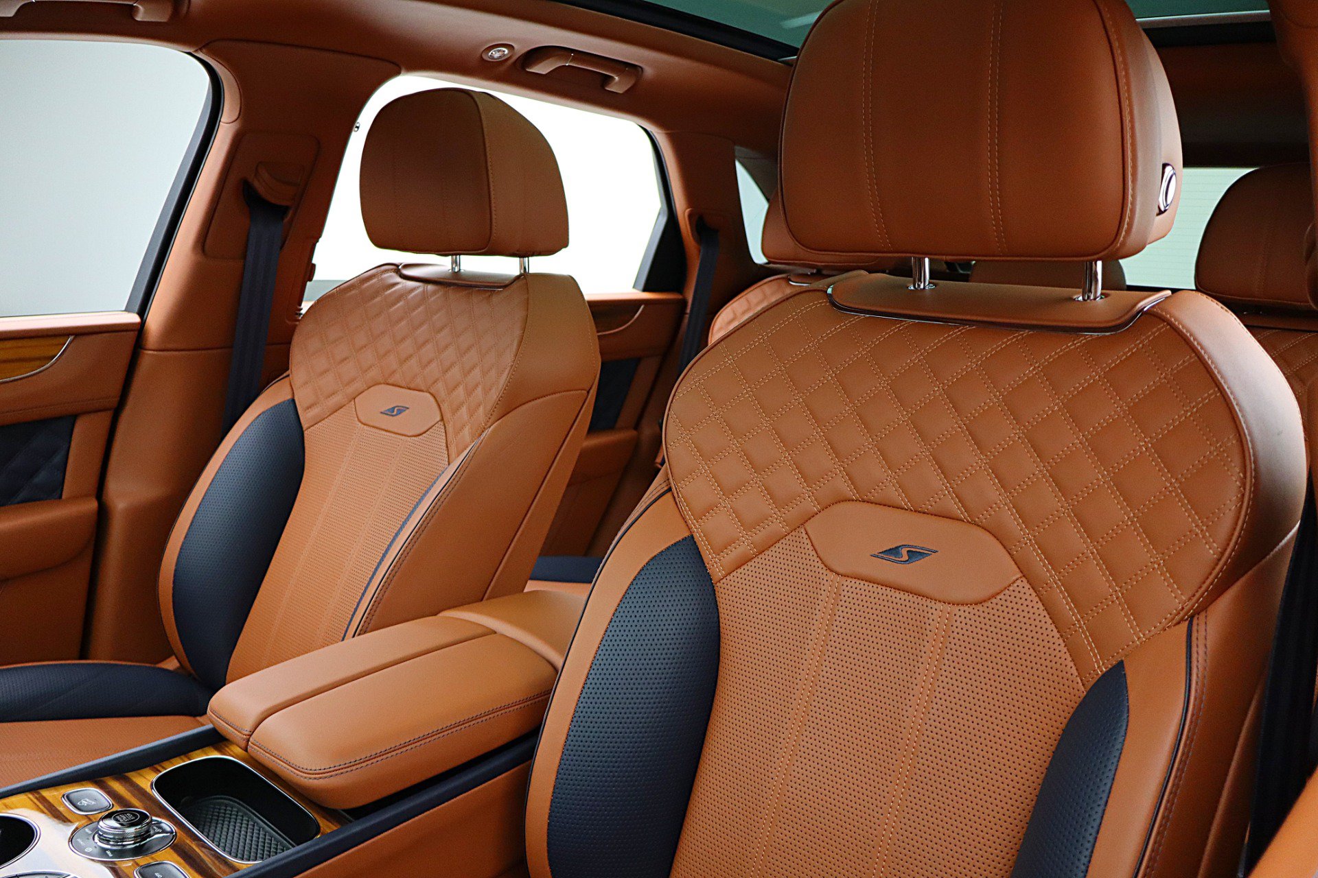 Certified 2022 Bentley Bentayga AWD/4WD image 27