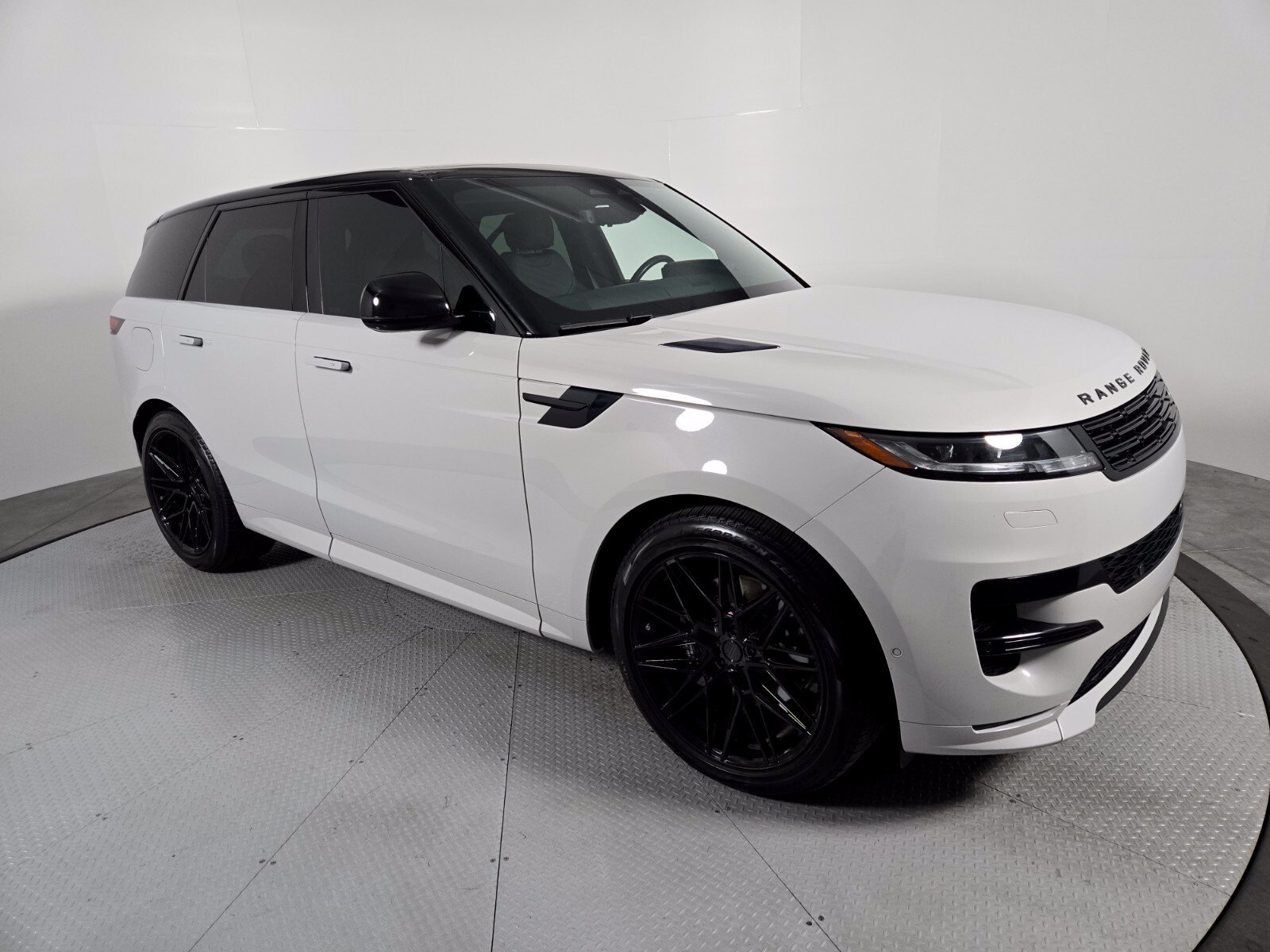 Used 2024 Land Rover Range Rover Sport Dynamic SE AWD/4WD image 16
