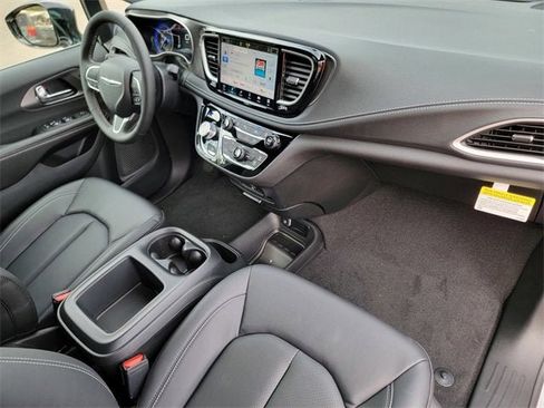 New 2026 Chrysler Pacifica Select image 25