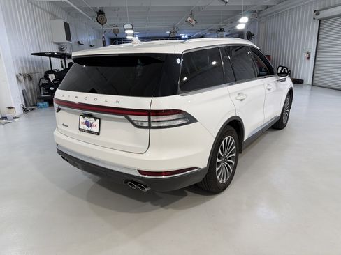 Used 2023 Lincoln Aviator 2WD w/ Premium Package image 5
