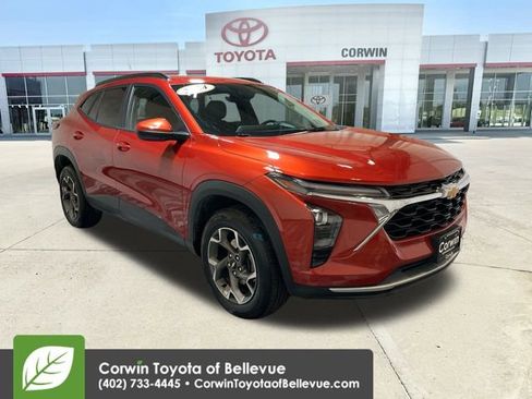 Used 2024 Chevrolet Trax LT w/ Driver Confidence Package image 2