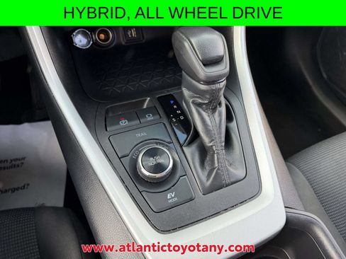 Certified 2025 Toyota RAV4 LE AWD/4WD image 25