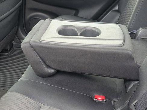 Used 2017 Nissan Rogue SV image 10