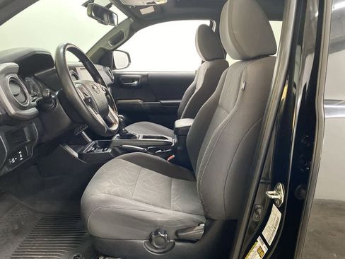 Used 2016 Toyota Tacoma TRD Sport image 13