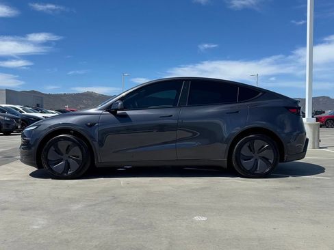 Used 2026 Tesla Model Y Long Range AWD/4WD image 10