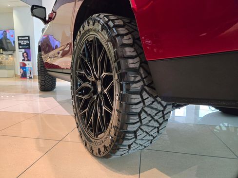 New 2026 GMC Yukon AT4 Ultimate w/ LPO, Floor Liner Package image 7