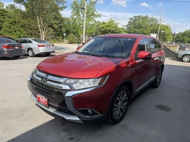 Used 2017 Mitsubishi Outlander SEL AWD/4WD image 2