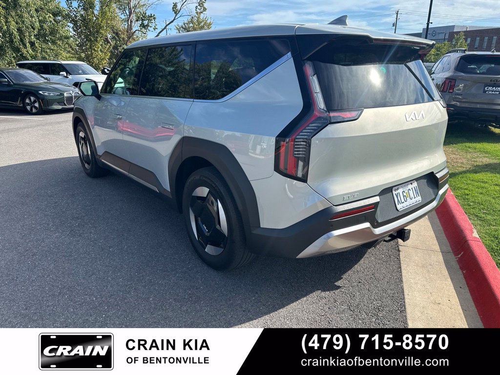 Certified 2024 Kia EV9 Light Long Range RWD image 4
