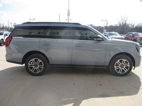 New 2026 Ford Expedition Active image 4